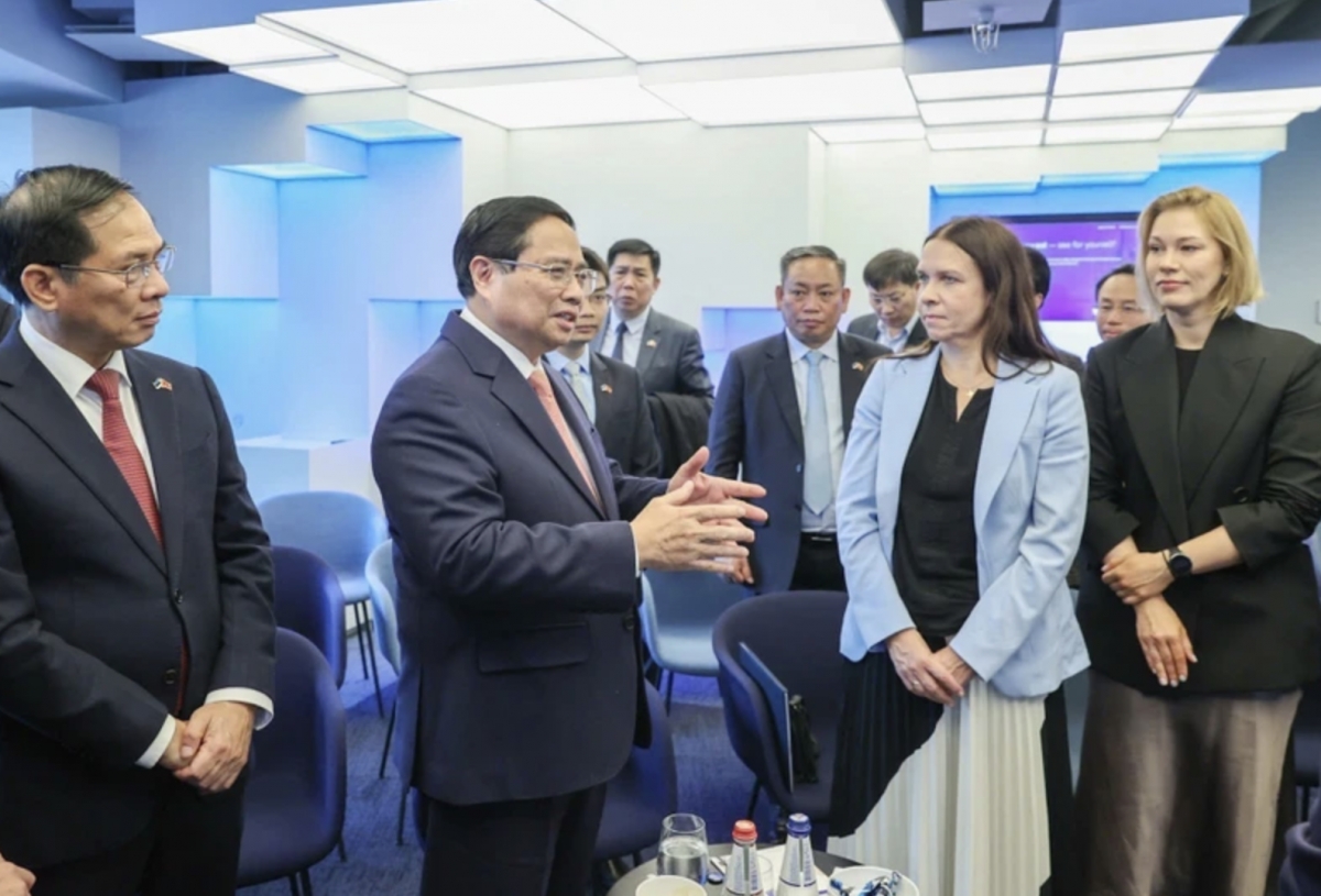 PM visits E-Estonia Briefing Centre in Tallinn